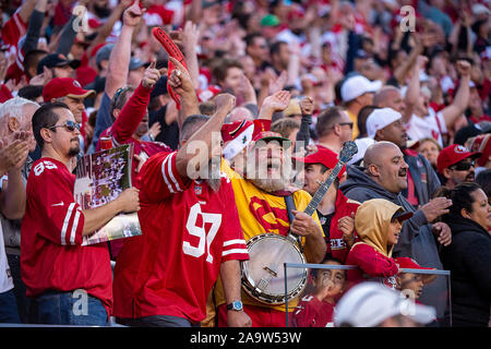 Santa Clara, CA, USA. 17. Nov, 2019. San Francisco 49ers reagiert nach dem Touchdown während eines Spiels bei Levi's Stadium am Sonntag, 17. November 2019 in Santa Clara. Credit: Paul Kitagaki jr./ZUMA Draht/Alamy leben Nachrichten Stockfoto