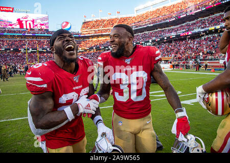 Santa Clara, CA, USA. 17. Nov, 2019. San Francisco 49ers' Elzweiler Coleman (26) und s230 feiern gewinnen das Spiel gegen die Arizona Cardinals bei Levi's Stadium am Sonntag, 17. November 2019 in Santa Clara. Credit: Paul Kitagaki jr./ZUMA Draht/Alamy leben Nachrichten Stockfoto
