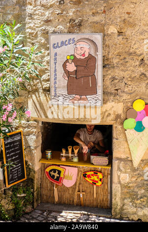 Eine Eisdiele in Carennac, eines der schönsten Dörfer von Frankreich Stockfoto