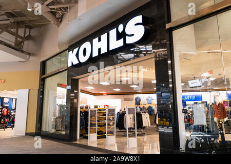 Sep 16, 2019 Milpitas/CA/USA - Kohl's Store in einem Einkaufszentrum im Süden von San Francisco Bay Area; Kohl's ist eine US-amerikanische Einzelhandelskette Kaufhaus Stockfoto