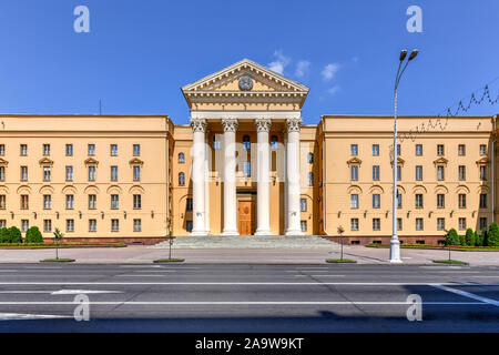 Gebäude des Ausschusses der Republik Belarus (KGB) in Minsk. Das Gebäude wurde im Stil der Stalinistischen Architektur ein Stockfoto