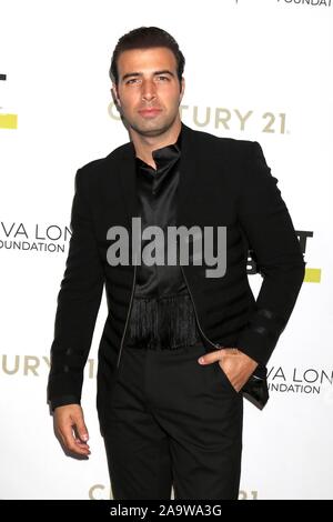 Beverly Hills, CA. 15 Nov, 2019. Jencarlos Canela in der Ankunftshalle für das Eva Longoria Grundlage Gala, das Four Seasons Beverly Hills, Beverly Hills, CA November 15, 2019. Credit: Priscilla Grant/Everett Collection/Alamy leben Nachrichten Stockfoto