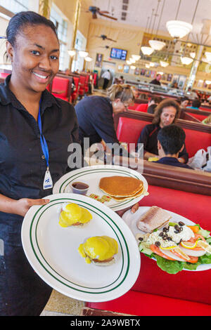 Miami Beach, Florida, Collins Avenue, Jerry's Famous Deli, Restaurants, Restaurants, Restaurants, Restaurants, Cafés, schwarze Frauen, Kellnerin, Angestellte Stockfoto