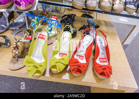 Miami Florida, Hialeah, Westland Mall, Macy's Kaufhaus, Shopping Shopper Shopper Shop Shops Markt Märkte Marktplatz Kauf Verkauf, Einzelhandel stor Stockfoto