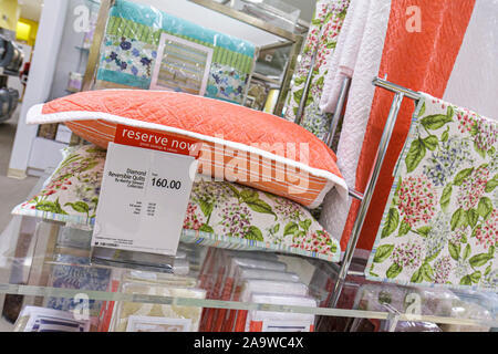 Miami Florida, Hialeah, Westland Mall, Macy's Kaufhaus, Shopping Shopper Shopper Shop Shops Markt Märkte Marktplatz Kauf Verkauf, Einzelhandel stor Stockfoto