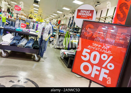 Miami Florida, Hialeah, Westland Mall, Frauenkleidung, Mode, trendy, Luxus, modisch, Einzelhandelsprodukte, Vitrine Verkauf, Waren, Verpackung, Marken, Stockfoto