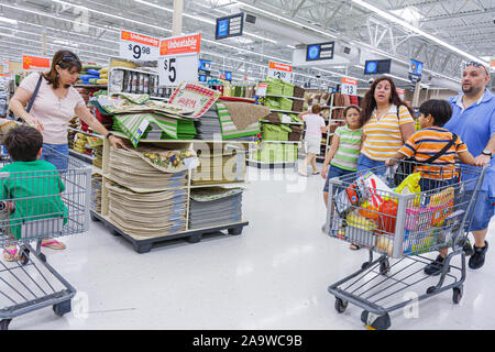 Miami Florida, Hialeah, Walmart, Shopping Shopper Shopper Shop Shops Markt Märkte Markt Kauf Verkauf, Einzelhandel Geschäfte Business-Unternehmen, d Stockfoto