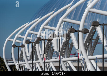 Gerollt - Stahl Vordach mit durchsichtigen ETFE-Panels an Zentralen Hartsfield-Jackson Atlanta International Airport Terminal Komplex. (USA) Stockfoto