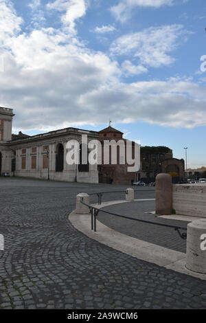 Die Taufkapelle am St. John's Square auf der Rückseite des St. John's im Lateran, Rom, Italien. Stockfoto
