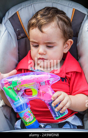 Miami Florida, Little Havana, Calle Ocho, Carnaval Miami, jährliches Hispanic-Festival, junge Jungen, junge Männer, Kinder, Kinder, Babys, Kinder Stockfoto