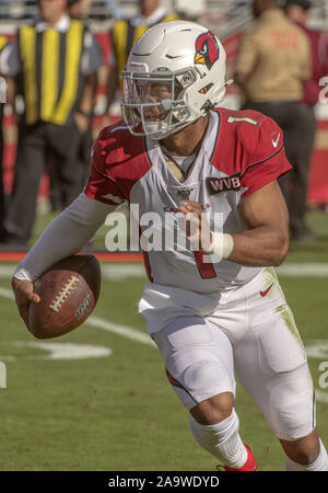 Santa Clara, Kalifornien, USA. 17. Nov, 2019. Arizona Cardinals quarterback Kyler Murray (1) am Sonntag, 17. November 2019, in Levis Stadion in Santa Clara, Kalifornien. Die 49ers besiegten die Kardinäle 36-26. Credit: Al Golub/ZUMA Draht/Alamy leben Nachrichten Stockfoto