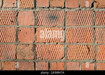 Old Red Brick Wall leuchtet durch die Sonne Nahaufnahme. Zusammenfassung Hintergrund Stockfoto