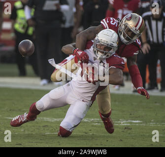 Santa Clara, USA. 17. Nov, 2019. San Francisco 49ers cornerback Richard Sherman (25) Begeht eine pass Störungen gegen Arizona Cardinals wide receiver Christian Kirk (13), die im zweiten Quartal bei Levi's Stadion in Santa Clara, Kalifornien am Sonntag, 17. November 2019. Die 49ers besiegten die Kardinäle 36-26 bis 9-1 gehen. Foto von Terry Schmitt/UPI Quelle: UPI/Alamy leben Nachrichten Stockfoto