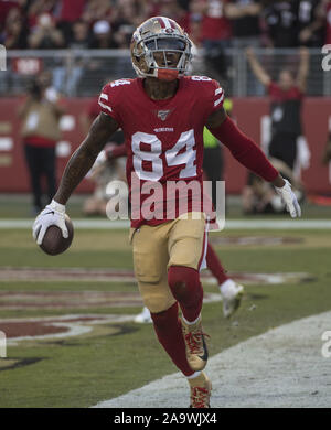 Santa Clara, USA. 17. Nov, 2019. San Francisco 49ers wide receiver Kendrick Bourne (84) feiert ein 2 Yard Touchdown Pass von quarterback Jimmy Garoppolo im vierten Viertel gegen die Arizona Cardinals bei Levi's Stadion in Santa Clara, Kalifornien am Sonntag, 17. November 2019. Die 49ers besiegten die Kardinäle 36-26 bis 9-1 gehen. Foto von Terry Schmitt/UPI Quelle: UPI/Alamy leben Nachrichten Stockfoto