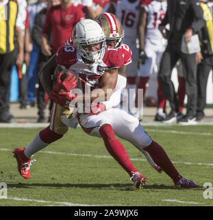 Santa Clara, USA. 17. Nov, 2019. Arizona Cardinals wide receiver Christian Kirk (13) ist durch die San Francisco 49ers frei Sicherheit Jimmie Ward (20) in der ersten Hälfte bei Levi's Stadion in Santa Clara, Kalifornien am Sonntag, 17. November 2019 in Angriff genommen. Die 49ers besiegten die Kardinäle 36-26 bis 9-1 gehen. Foto von Terry Schmitt/UPI Quelle: UPI/Alamy leben Nachrichten Stockfoto