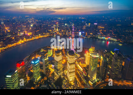 Luftaufnahme von Shanghai durch den Sonnenuntergang Stockfoto