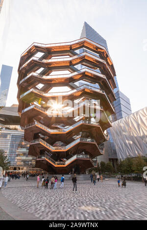 Das Schiff, ein Wahrzeichen Thomas Heatherwick Studio entwickelte Struktur im Hudson Yards Entwicklung, New York City, NY, USA Stockfoto