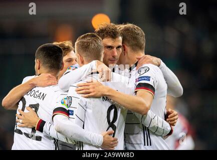 Jubel Leon Goretzka (GER) nach seinem Ziel zu 2:0 von Matthias GINTER (GER), Leon Goretzka (GER), Toni Kroos (GER), Fussball Laenderspiel, EM-Qualifikation, Gruppe C 9.Spieltag, Deutschland (GER) - Belarus (BLR), an 16/11/2019 bei Borussia Mönchengladbach/Deutschland. € | Nutzung weltweit Stockfoto