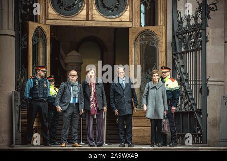 Barcelona, Spanien. Nov, 2019 18. Katalanische Präsident QUIM TORRA kommt an der katalanischen hohen Gerichtshof gegenüber Behauptungen über den Ungehorsam. Torra zunächst widerstanden im Vorfeld der allgemeinen Wahlen im April ein Hohes Gericht um zu entfernen "Partisan" Symbole aus der Regierung Gebäude während des Wahlkampfes. Credit: Matthias Oesterle/Alamy leben Nachrichten Stockfoto