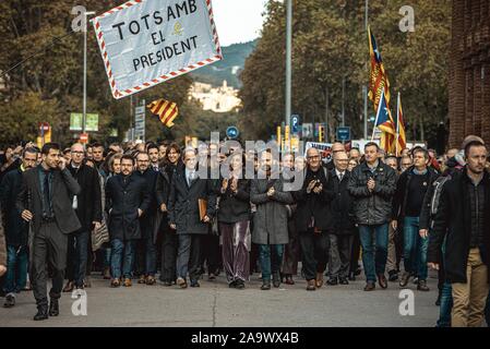 Barcelona, Spanien. Nov, 2019 18. Katalanische Präsident QUIM TORRA kommt an der katalanischen hohen Gerichtshof gegenüber Behauptungen über den Ungehorsam. Torra zunächst widerstanden im Vorfeld der allgemeinen Wahlen im April ein Hohes Gericht um zu entfernen "Partisan" Symbole aus der Regierung Gebäude während des Wahlkampfes. Credit: Matthias Oesterle/Alamy leben Nachrichten Stockfoto