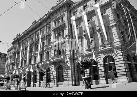 Hinter der wunderschönen gestalteten Wand Die schweizer Banken haben eine harte Zeit verlieren die Bank Geheimnis Politik Stockfoto