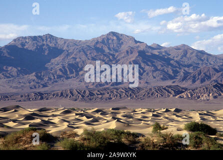 Sanddünen im Death Valley, CA, USA bei Dämmerung Stockfoto