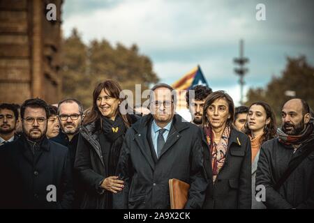 Barcelona, Spanien. Nov, 2019 18. Katalanische Präsident QUIM TORRA kommt an der katalanischen hohen Gerichtshof gegenüber Behauptungen über den Ungehorsam. Torra zunächst widerstanden im Vorfeld der allgemeinen Wahlen im April ein Hohes Gericht um zu entfernen "Partisan" Symbole aus der Regierung Gebäude während des Wahlkampfes. Credit: Matthias Oesterle/Alamy leben Nachrichten Stockfoto