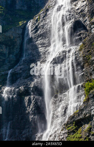 Mürrenbachfall, Lauterbrunnen, Schweiz Stockfoto