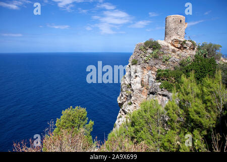 Torre de Ses Animes, historischen Turm an der Steilküste von Banyalbufar, Mallorca, Balerearic Inseln, Spanien Stockfoto