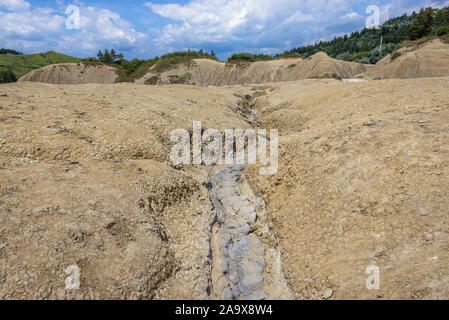 Landschaft von Vulcanii Noroiosi Paclele Mari - berca Schlammvulkane geologischen und botanischen Reservierung in Scortoasa Gemeinde, Rumänien Stockfoto