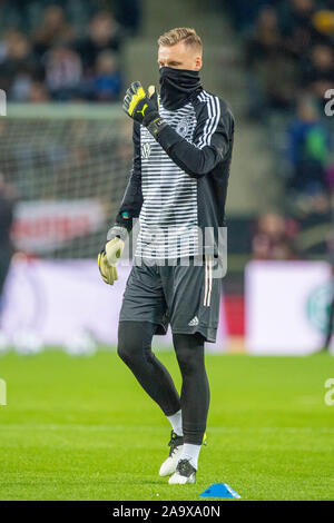 Borussia Mönchengladbach, Deutschland. 17. Nov, 2019. Torwart Bernd LENO (GER) vor dem Spiel, vollständige Abbildung, Fussball Laenderspiel, EURO Qualifikation, Gruppe C, Deutschland (GER) - Belarus (BLR) 4:0, 16.11.2019, Borussia Mönchengladbach/Deutschland. € | Nutzung der weltweiten Kredit: dpa/Alamy leben Nachrichten Stockfoto