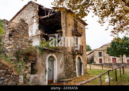 Roscigno Vecchio - alten, verlassenen Dorf in Cilento, Kampanien, Italien Stockfoto