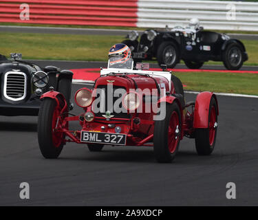 James Wood, Holly Mason-Franchitti, Aston Martin Ulster LM17, Bentley 100 Trophäe für Pre-War Sportwagen, Silverstone Classic, Juli 2019, Silber Stockfoto