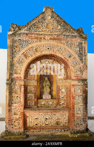 Die Knochenkapelle in der Kathedrale von Igreja de Santa Maria Faro und die Kathedrale von Faro, Algarve, Portugal Stockfoto