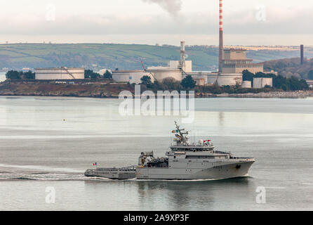 Crosshaven, Cork, Irland. Nov, 2019 18. Französische Marine offshore Support Vessel, Rhone verlassen Hafen von Cork nach kurzer Höflichkeitsbesuch in Cork, Irland. Kredit; Quelle: David Creedon/Alamy leben Nachrichten Stockfoto