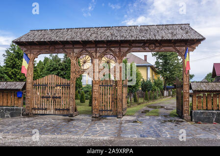 Dekoriert Gateway von Haus in Sapanta Dorf in Maramures Rumänien entfernt Stockfoto