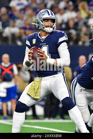 10.November 2019: Dallas Cowboys Quarterback Dak #4 Prescott während ein NFL Spiel zwischen den Minnesota Vikings und die Dallas Cowboys bei AT&T Stadium in Arlington, TX Minnesota besiegt Dallas 28-24 Albert Pena/CSM Stockfoto