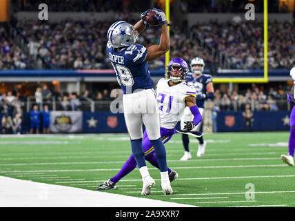 10.November 2019: Dallas Cowboys wide receiver Amari Cooper #19 macht einen Nebenerwerb Fänge während ein NFL Spiel zwischen den Minnesota Vikings und die Dallas Cowboys bei AT&T Stadium in Arlington, TX Minnesota besiegt Dallas 28-24 Albert Pena/CSM Stockfoto