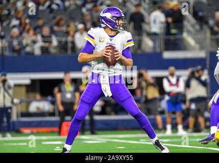 10.November 2019: Minnesota Vikings Quarterback Kirk Cousins #8 Während ein NFL Spiel zwischen den Minnesota Vikings und die Dallas Cowboys bei AT&T Stadium in Arlington, TX Minnesota besiegt Dallas 28-24 Albert Pena/CSM Stockfoto