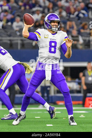 10.November 2019: Minnesota Vikings Quarterback Kirk Cousins #8 Während ein NFL Spiel zwischen den Minnesota Vikings und die Dallas Cowboys bei AT&T Stadium in Arlington, TX Minnesota besiegt Dallas 28-24 Albert Pena/CSM Stockfoto