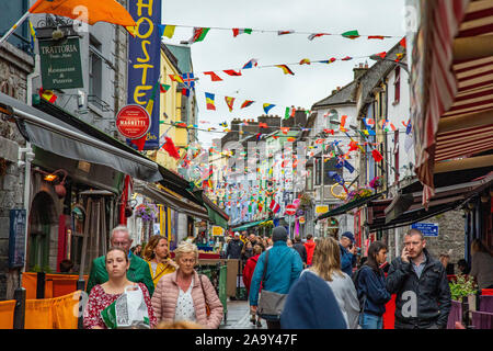 High Street Fußgängerzone in Galway City, County Glaway, Irland Stockfoto