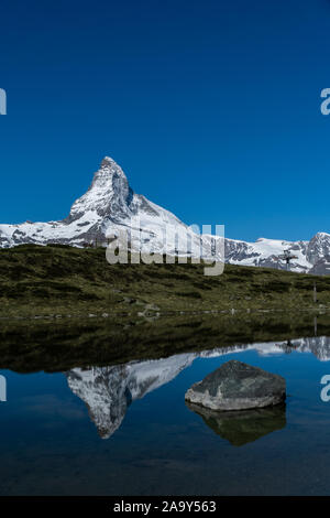 Panorama von Osten und Norden Gesichter des Matterhorns in Zermatt, Schweiz im Sommer. Stockfoto