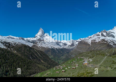 Panorama von Osten und Norden Gesichter des Matterhorns in Zermatt, Schweiz im Frühling. Stockfoto