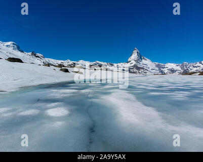 Osten und Norden Gesichter des Matterhorns in Zermatt, Schweiz im Winter. Stockfoto