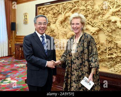 Peking, China. Nov, 2019 18. Chinesischen Vizepremier Hu Chunhua trifft sich mit Prinzessin Astrid von Belgien in Peking, der Hauptstadt von China, Nov. 18, 2019. Credit: Gao Jie/Xinhua/Alamy leben Nachrichten Stockfoto