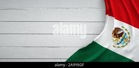 Mexikanische Flagge, mit weissem Holz. Aus zerknitterten. Stockfoto