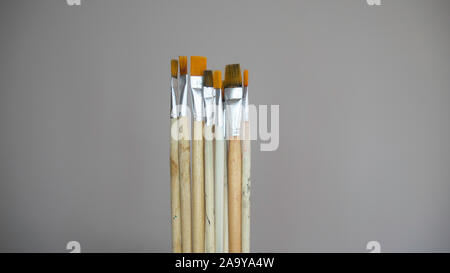 Verschiedene Pinsel. Künstler viele Pinsel. Stockfoto