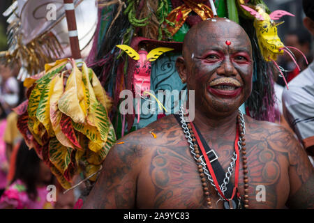 Bali, Indonesien - 11. März 2013: Karneval Ogoh-ogoh ist ein kultureller nationaler Feiertag. Statuen für die Parade während der balinesischen Neujahr ce vorbereitet wird. Stockfoto