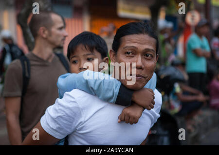 Bali, Indonesien - 11. März 2013: Karneval Ogoh-ogoh ist ein kultureller nationaler Feiertag. Statuen für die Parade während der balinesischen Neujahr ce vorbereitet wird. Stockfoto