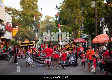 Bali, Indonesien - 11. März 2013: Karneval Ogoh-ogoh ist ein kultureller nationaler Feiertag. Statuen für die Parade während der balinesischen Neujahr ce vorbereitet wird. Stockfoto